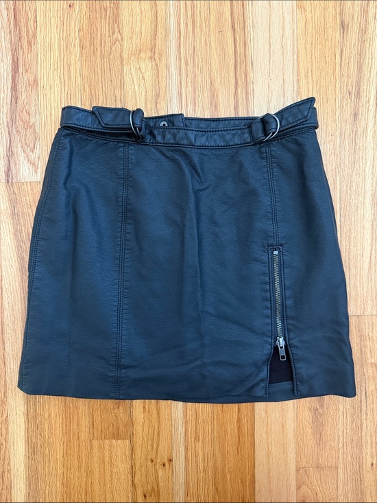 Free People Dresses & Skirts - Free People Black Faux Leather Mini Skirt with Zip Accent